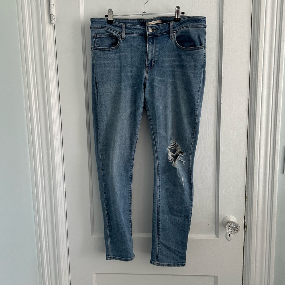 Levi Strauss & Co. 711 Skinny Jean Size 32 Women's Distressed Ripped Knee Jeans